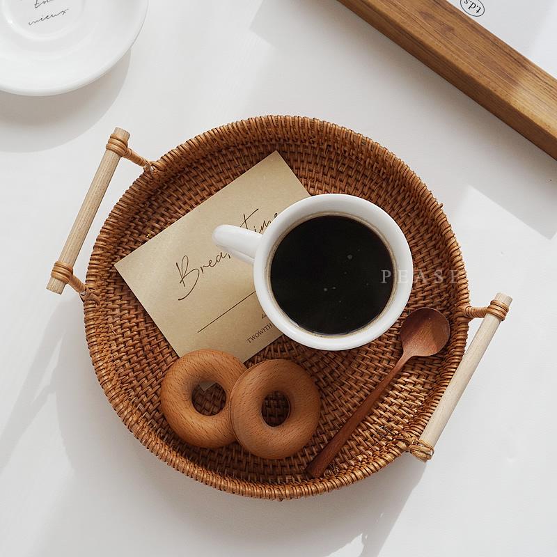 送料全国無料トレートレイラタン円形丸型おぼん取っ手付きおしゃれかわいいカフェトレイインテリアディスプレイ Pease 74 Pease 通販 Yahoo ショッピング