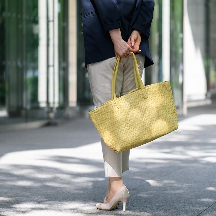 BOTTEGAVENETAイエローメッシュトートバッグ