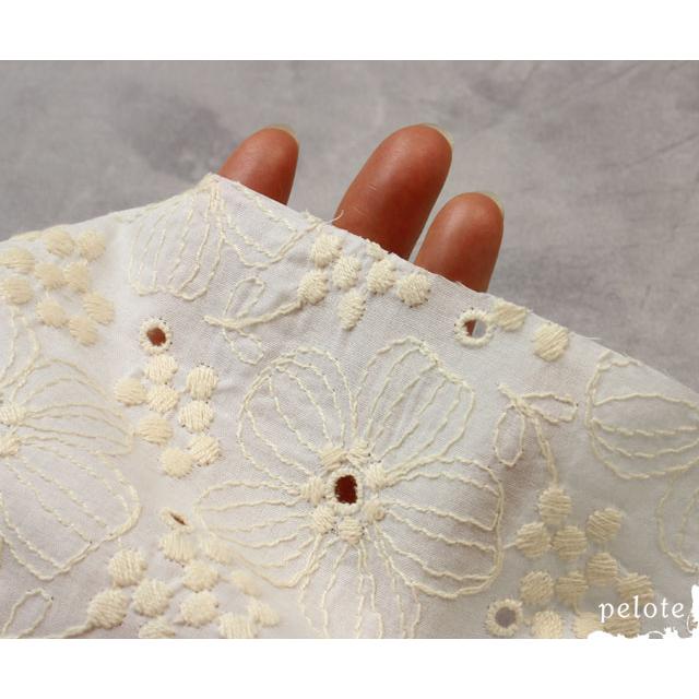 刺しゅう 生地 布 コットン ローン エレガント フラワー 刺繍 花柄