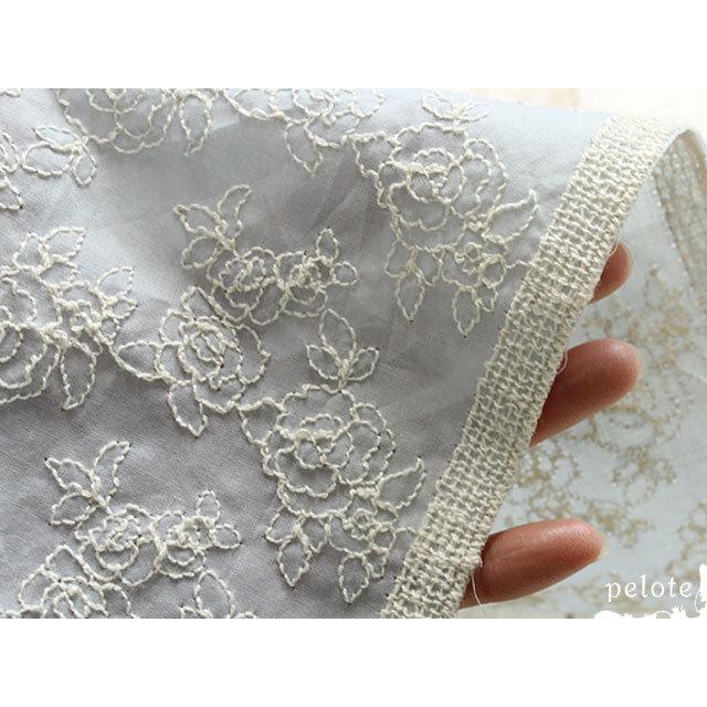 花柄刺繍の大判綿生地 コットン 刺繍 生地 綿 コットンローン ローズ刺繍 薔薇 バラ