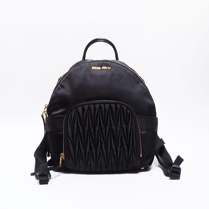 miu miu ブラック 中古・古着通販】MIU MIU (ミュウミュウ) エンボスロゴレザー