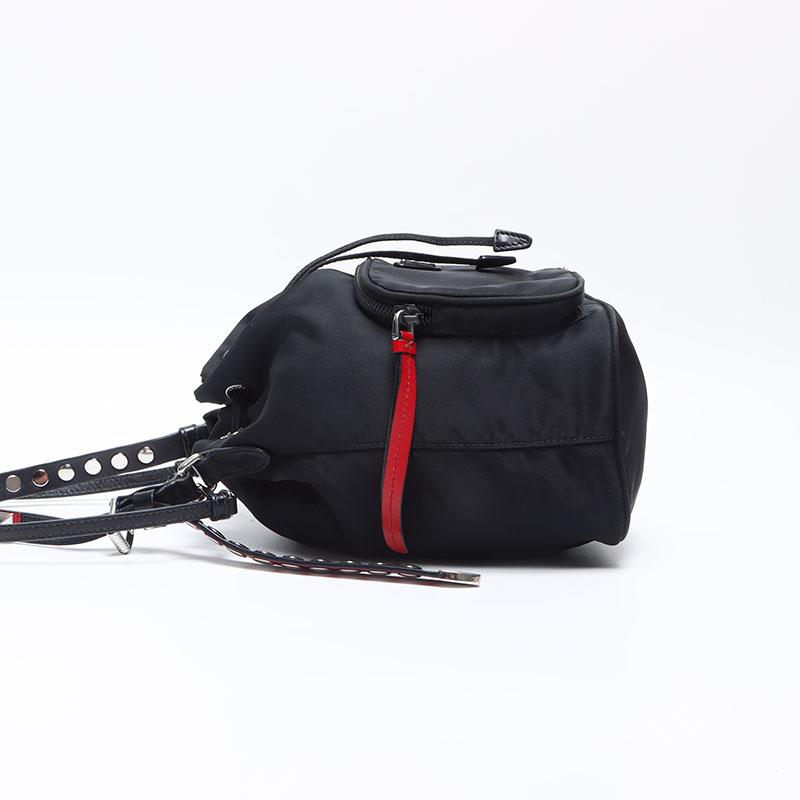 美品 PRADA ロゴ ナイロン 巾着 ショルダーバッグ archive メンズ PRADA（プラダ） ショルダーバッグ トライアングルロゴ ナイロン