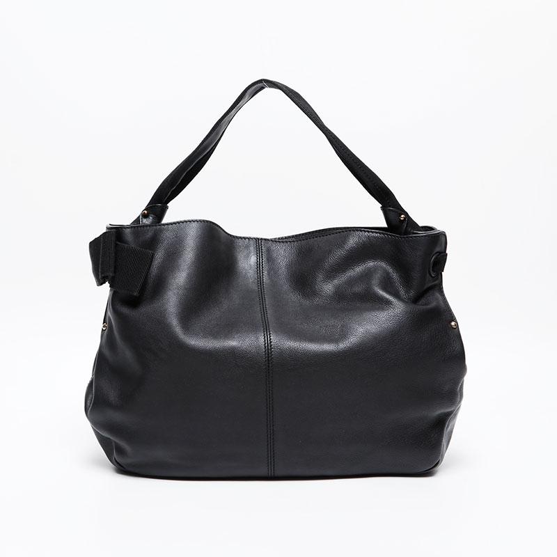 サルヴァトーレ・フェラガモ　ショルダーバッグ　ヴァラリボン　レザー　ブラック サルヴァトーレフェラガモ(Salvatore Ferragamo)サルヴァトーレ