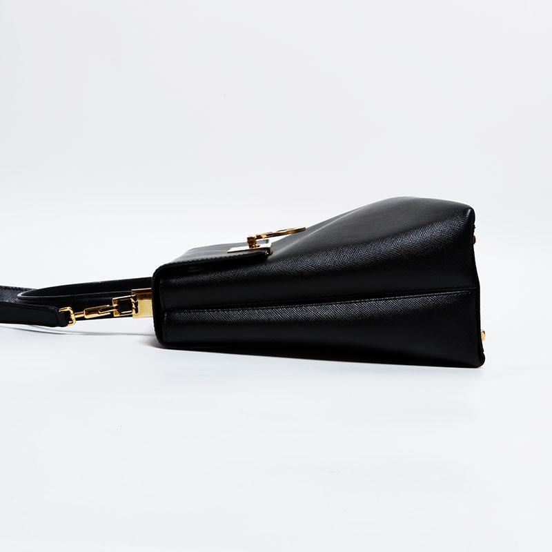 サルヴァトーレフェラガモ Salvatore Ferragamo ハンドバッグ レザー