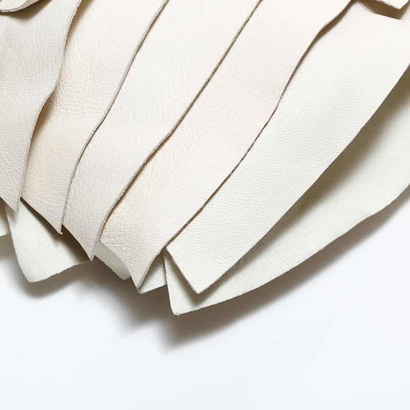 イヴ・サンローラン レザーフリルバック フリルデザイン ホワイト イヴ・サンローラン YVES SAINT LAURENT レザー フリル