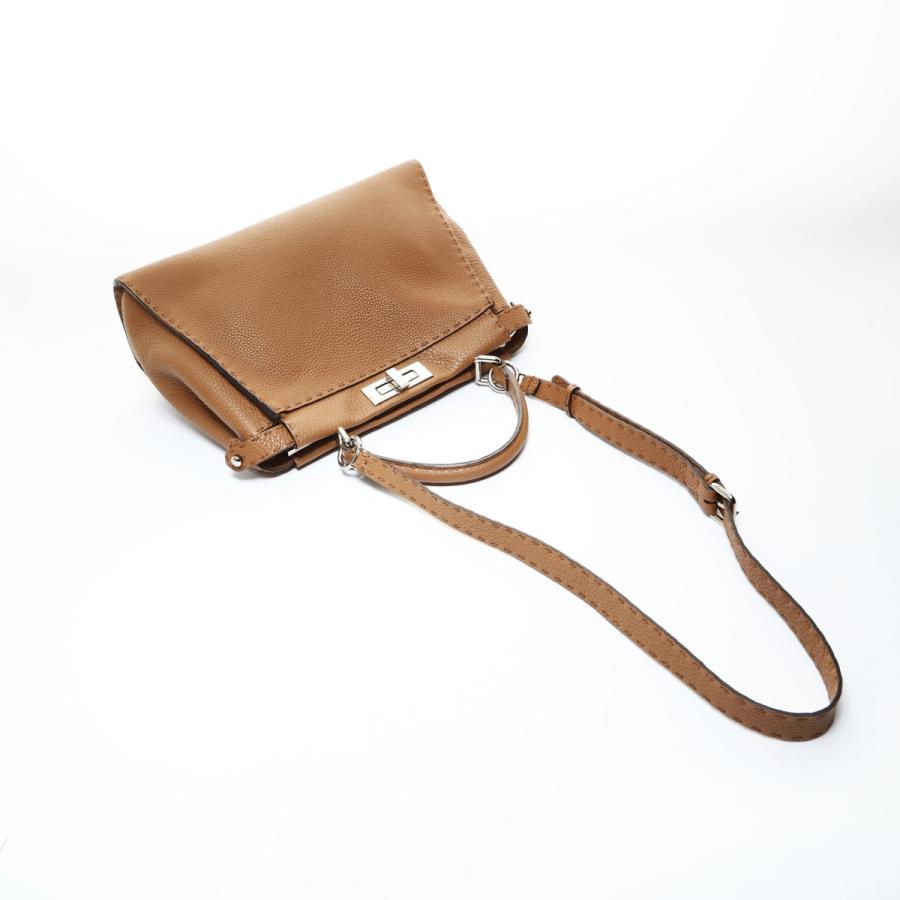 FENDI（フェンディ） ショルダーバッグ ピーカブー ウェーブ セレリア