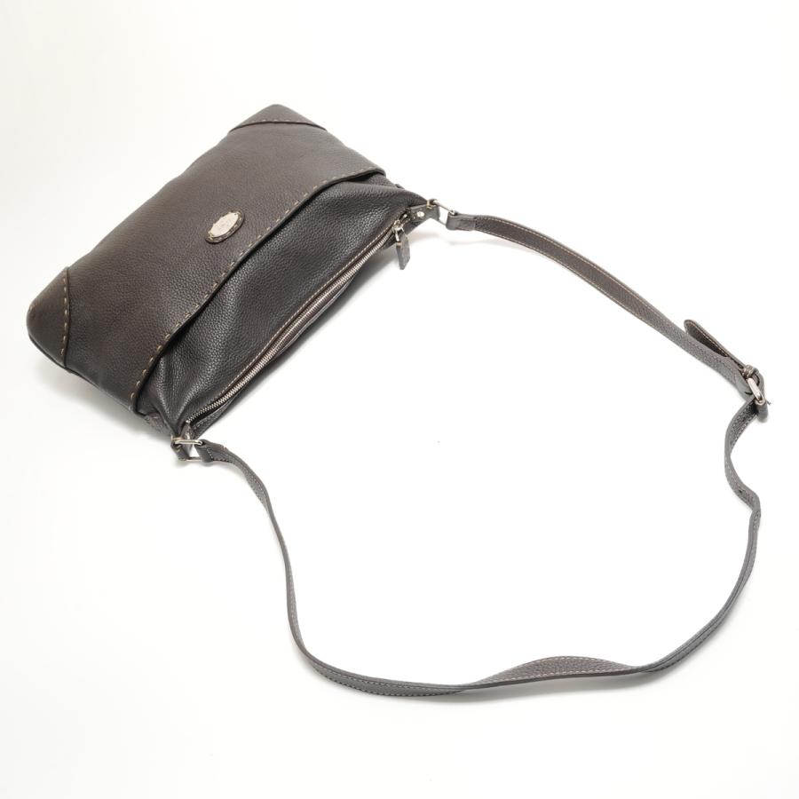 美品　FENDI セレリア　ショルダーバッグ FENDI（フェンディ） ショルダーバッグ セレリア ショルダーバッグ