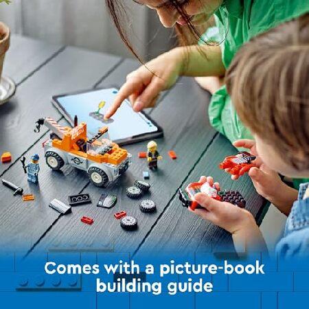 LEGO City レッカー車とスポーツカー修理組み立てセット、子供用ギフトアイデア、ミニフィギュア2体と人工内耳を含むアクセサリー付き ごっこ遊びレッカー車のお_2