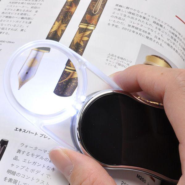 共栄プラスチック LEDスウィングルーペ 和柄 デザイン09兎老松 SR-1900-09 22178 プレゼント 父の日 爆買 | ブランド登録なし | 01