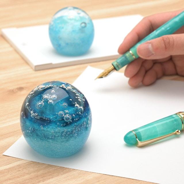 ペーパーウェイト Pent ペント ichi glassイチガラス 水の惑星