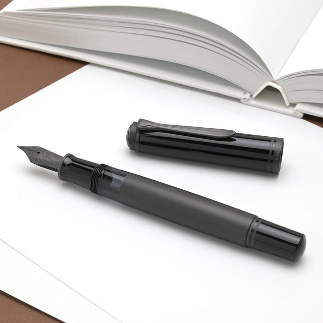 Pelikan（ペリカン） 万年筆 スーベレーン M809 ブラックマット 特別