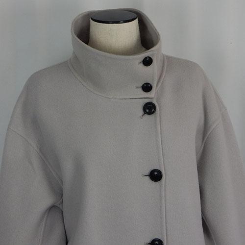 CLOCHE（クロッシェ） スタンドカラーコート 太めタブ付き 程よい丈感