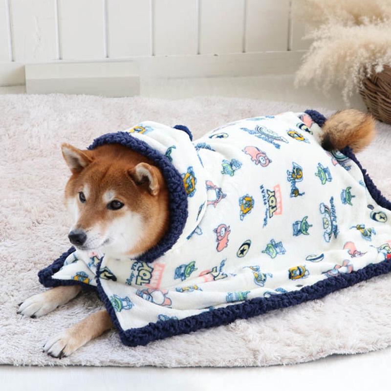 犬 服 冬 着せやすい 中型犬 着る毛布 猫 おしゃれ ブランド ディズニー 暖かい 毛布 保温 トイ ストーリー 着る毛布 総柄 ペットパラダイス 通販 Yahoo ショッピング