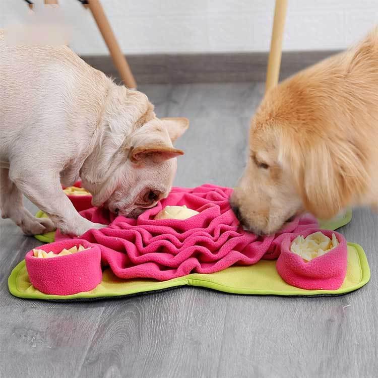 訓練毛布 餌マット 嗅覚訓練 ストレス解消 ノーズワーク 運動不足 ペット用品 集中力向上 ペットおもちゃ 性格改善 遊び場所 犬猫兼用 知育玩具 送料無料 | 