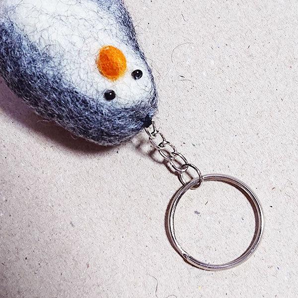 ペンギンさんのキーホルダー / フェルト 羊毛 ハンドメイド 手づくり