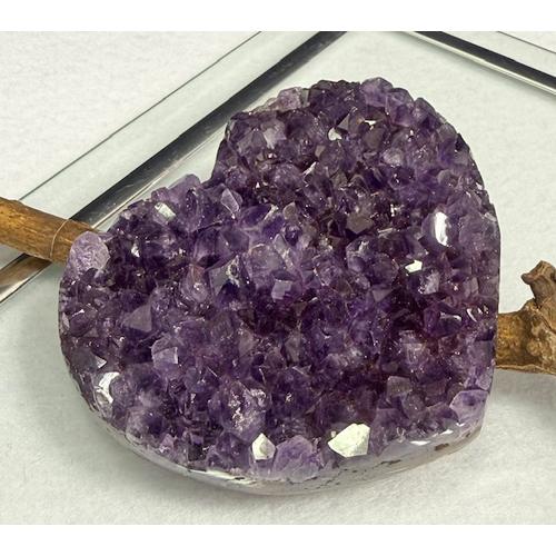 ウルグアイアメジスト クラスター ハート型 原石 ウルグアイ産 アメジスト 天然石 パワーストーン 2月誕生石 紫水晶 きらきら 贈り物 ギフト |  | 04