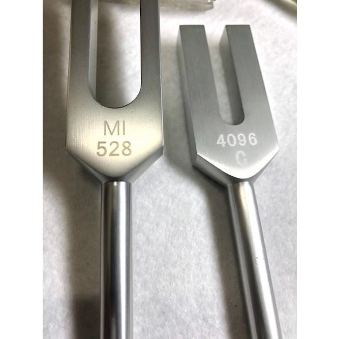 再入荷 音叉 クリスタルヒーリングチューナー 4096 天然石