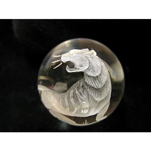 水晶 丸玉 虎彫り 30mm玉 水晶玉 縁起物 置物 彫り物 寅 : 天然石