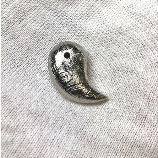 ギベオン 隕石 勾玉 まが玉 再入荷 ペンダント お守り 鉄隕石