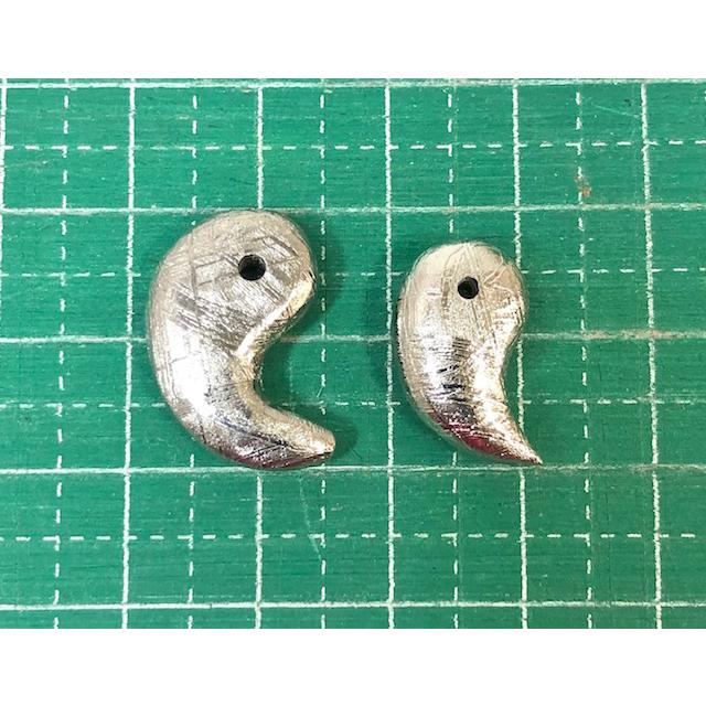 ギベオン隕石 メテオライト 勾玉 まがたま 天然石 パワーストーン 天然隕石