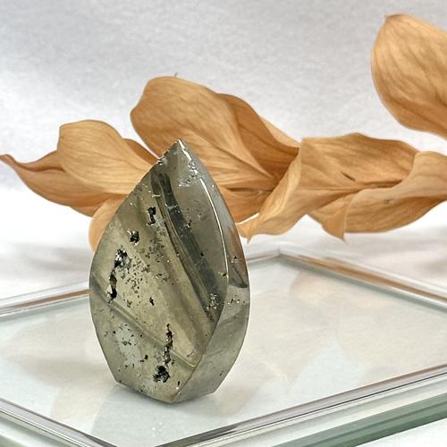 パイライト 原石 ひねり ポイント 天然石 パワーストーン 黄鉄鉱