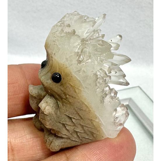 ハリネズミ　天然クリスタル生石　クラスター　彫物 ハリネズミ 水晶クラスター 中国 四川省産 水晶 クラスター