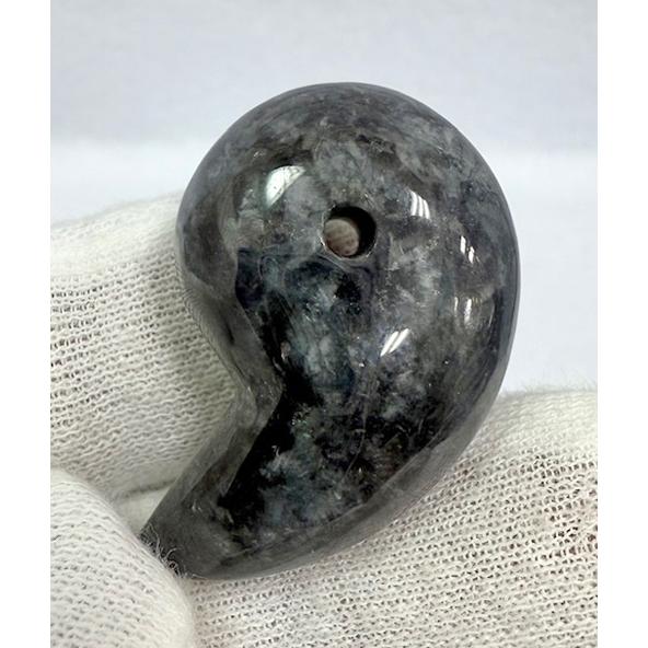 黒翡翠 勾玉 まが玉 翡翠 ブラック ジェダイド ひすい ヒスイ