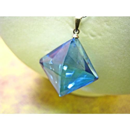 とても綺麗なアクアオーラ水晶！ アクアオーラの意味・効果とは？石言葉や他の石との相性も解説