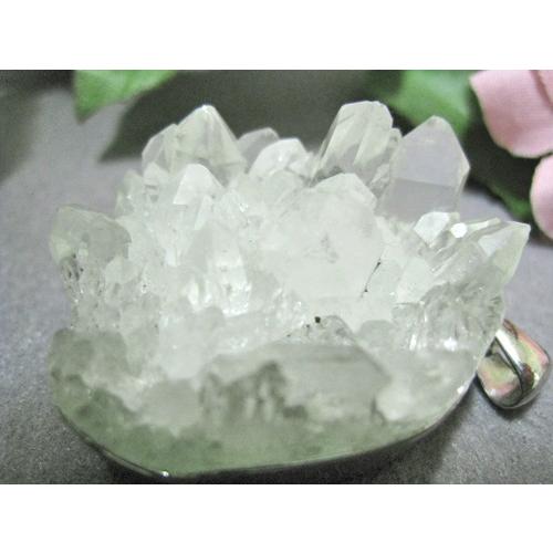 水晶　原石　ペンダントトップ　クラスター　ペンダント　Ｓサイズ　天然石　パワーストーン　ロッククリスタル　中国産水晶　４月誕生石