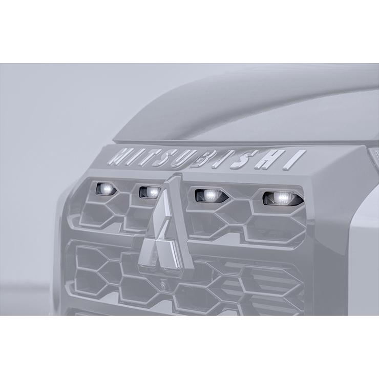 IPF グリルマーカー 三菱 トライトン R6.0〜 LC2T系 ウレタン樹脂製未塗装 IPF製ホワイトマーカーランプ搭載 EXTR-01Wの画像
