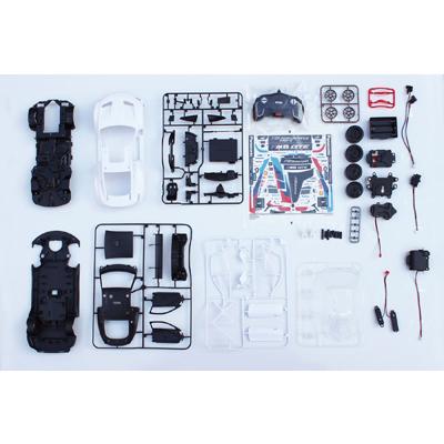 童友社・1:18 プラモデルキットR/C BMW M8 GTE |  | 06