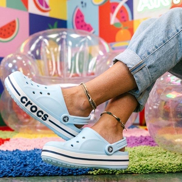 crocs（クロックス） 43%off 安心の日本正規品 レディース サンダル