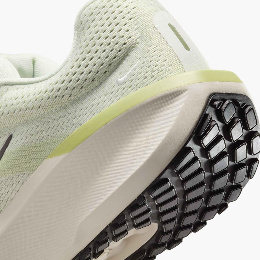 NIKE（ナイキ） 42%off ランニングシューズ メンズ エア ウィンフロー