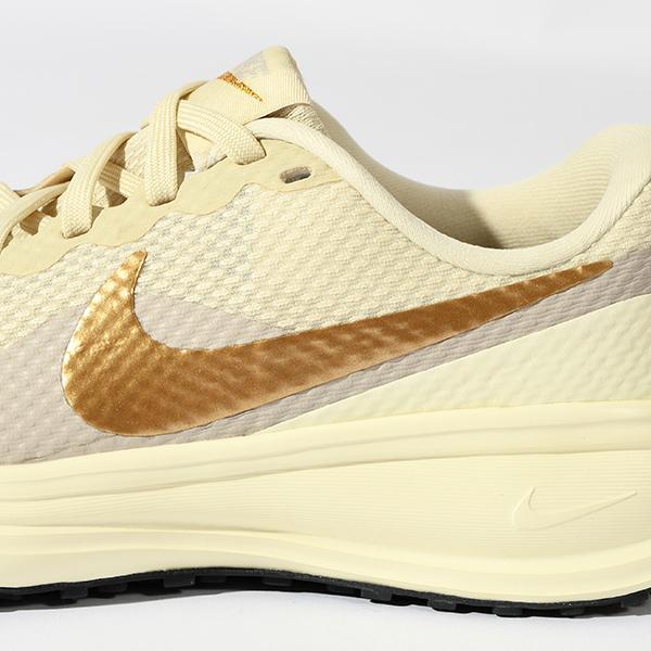 Nike ウィメンズ ランニングシューズ 24.0 新品未使用 ベージュゴールド NIKE（ナイキ） ランニングシューズ レディース ウィメンズ
