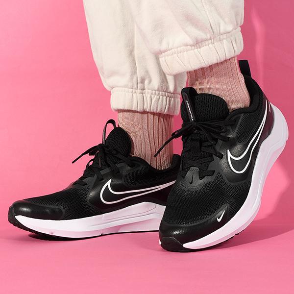 NIKE（ナイキ） 送料無料 スニーカー レディース コズミック ランナー