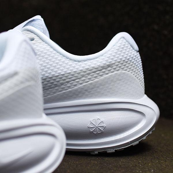NIKE（ナイキ） 幅広 スニーカー ランニングシューズ レディース