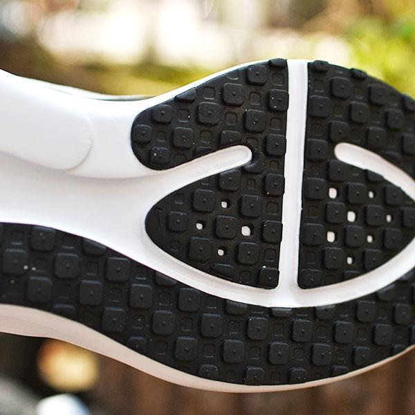 NIKE（ナイキ） 期間限定 30%off 幅広 スニーカー ランニングシューズ