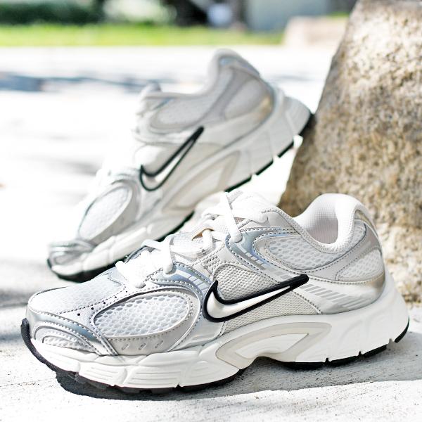 送料無料 ナイキ スニーカー レディース メンズ NIKE V5 RNR レトロ ナイキ シューズ 靴 ホワイト シルバー hq7901_10