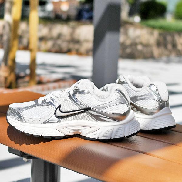 送料無料 ナイキ スニーカー レディース メンズ NIKE V5 RNR レトロ ナイキ シューズ 靴 ホワイト シルバー hq7901_12
