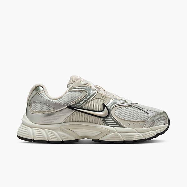 送料無料 ナイキ スニーカー レディース メンズ NIKE V5 RNR レトロ ナイキ シューズ 靴 ホワイト シルバー hq7901_3