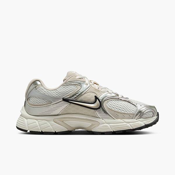 送料無料 ナイキ スニーカー レディース メンズ NIKE V5 RNR レトロ ナイキ シューズ 靴 ホワイト シルバー hq7901_5