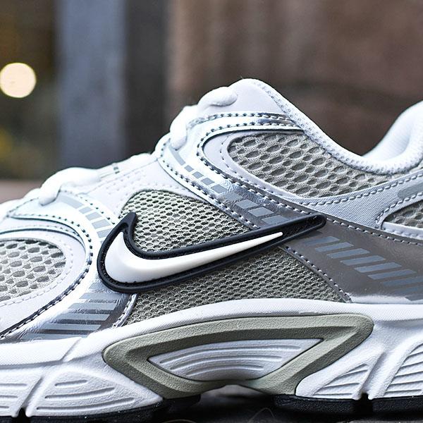 NIKE（ナイキ） 送料無料 スニーカー メンズ NIKE V5 RNR レトロ