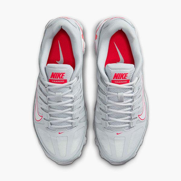 NIKE（ナイキ） ソールで魅せる スニーカー レディース リアックス 8