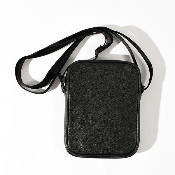 極美品　FRED PERRY　ショルダーバッグ　スマホポーチ　レザー　本革　黒 FRED PERRY（フレッドペリー） ミニショルダーバッグ メンズ