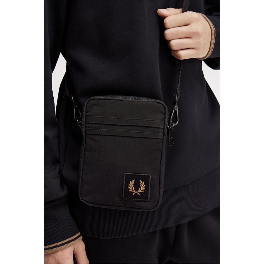 FRED PERRY（フレッドペリー） ミニショルダーバッグ メンズ