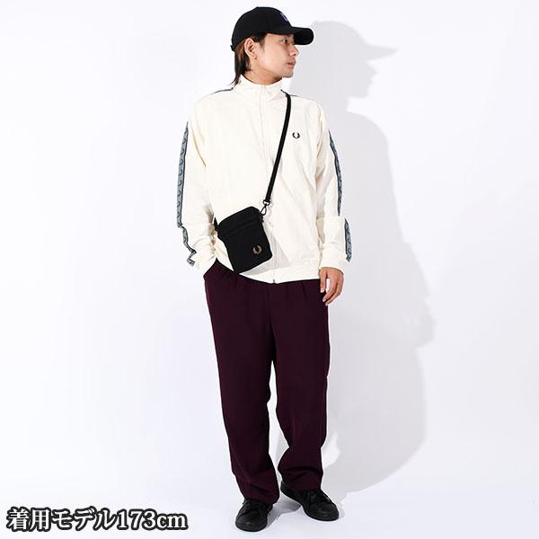 FRED PERRY(フレッドペリー)ボディバッグ　サコッシュ　ショルダーバッグ FRED PERRY（フレッドペリー） バーニッシュド レザー サコッシュ