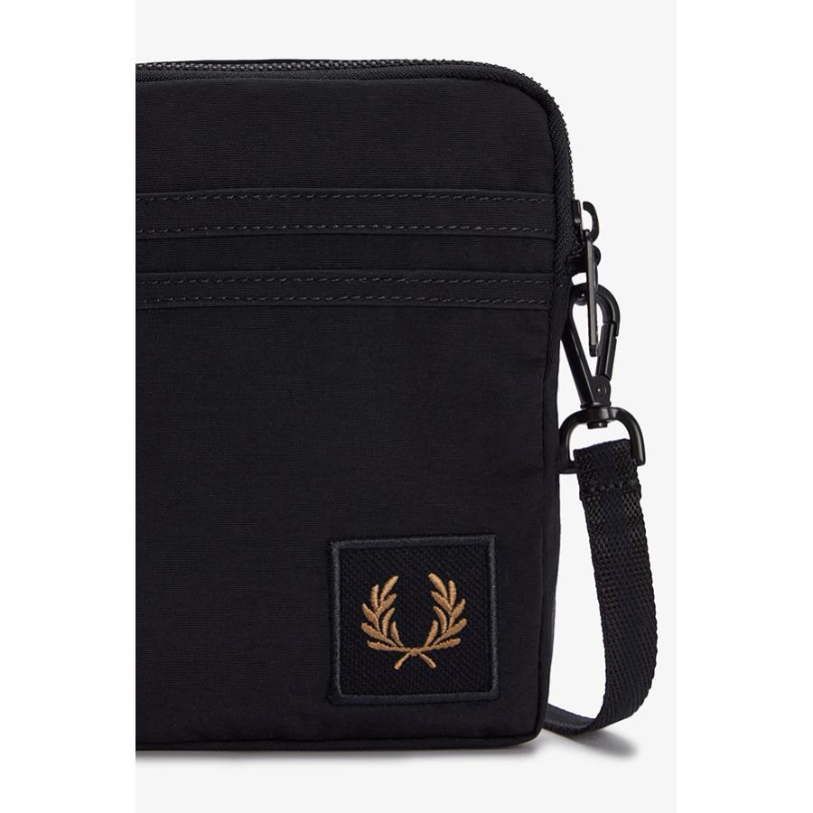 FRED PERRY（フレッドペリー） ミニショルダーバッグ メンズ
