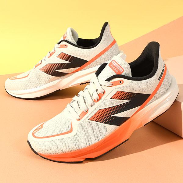 【⭐️新品25cm】ニューバランス ランニングシューズ ダイナソフト フラッシュ ニューバランス（new balance）ランニングシューズ ダイナソフト