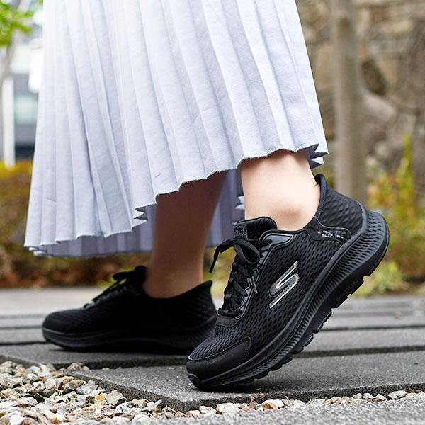 SKECHERS（スケッチャーズ） 手を使わずにスッと履ける スニーカー