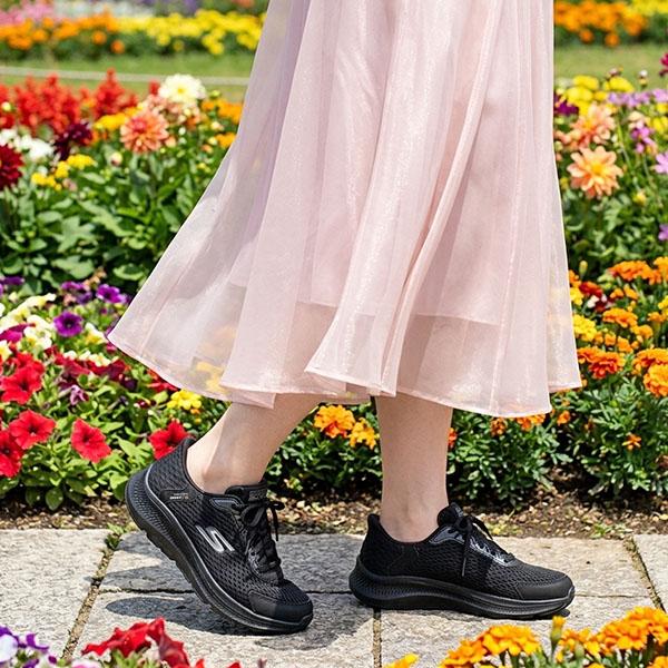 240Gb x 5個セット SKECHERS（スケッチャーズ） 手を使わずにスッと履ける スニーカー